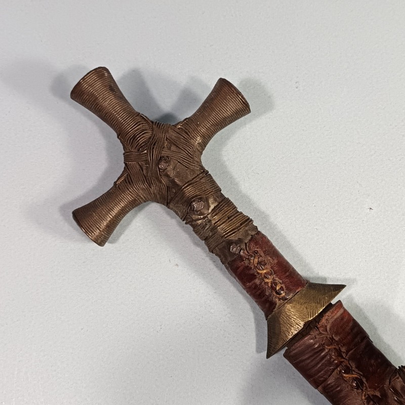 COUTEAU OU POIGNARD DE BRAS AFRICAIN TOUAREG OU PEUL TELEK OU GOZMA POIGNEE EN CROIX